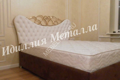 Кованая кровать с мягким изголовьем K050