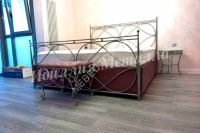 Кровать с кованым изголовьем и подъемным механизмом PM-081