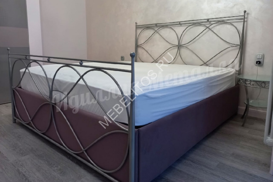 Кровать с кованым изголовьем и подъемным механизмом PM-081