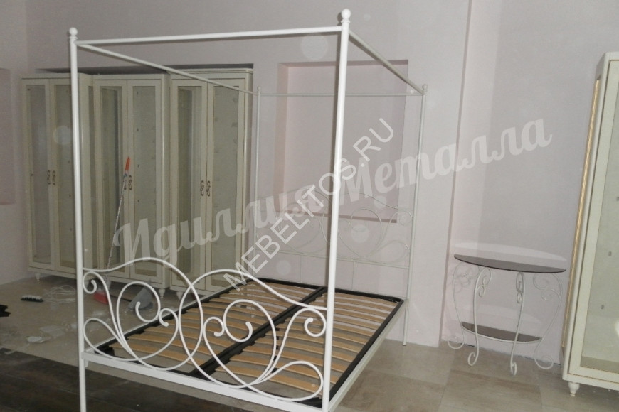 Кровать с балдахином B-012 Кровать с балдахином B-012